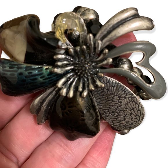 OSFA: Black & Silver Beaded Stretch Bracelet with Large Flower & Heart - Picture 7 of 11